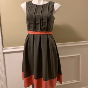 Sleeveless brown and coral dress